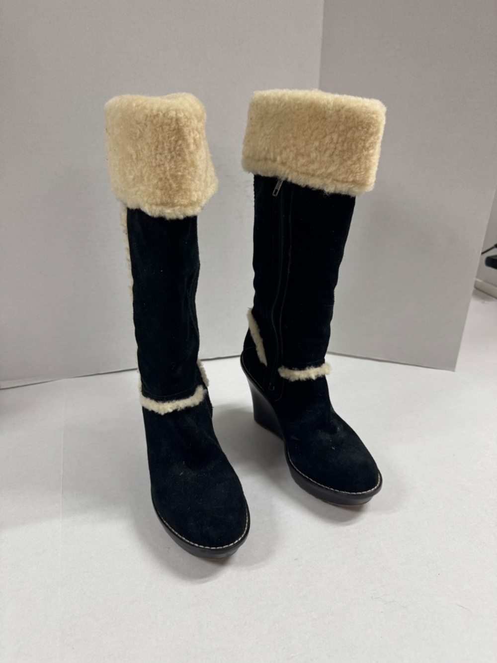 UGG Aubrie Wedge‎ Shearling Knee Boot in Black - Size 7.5. - Picture 5 of 13